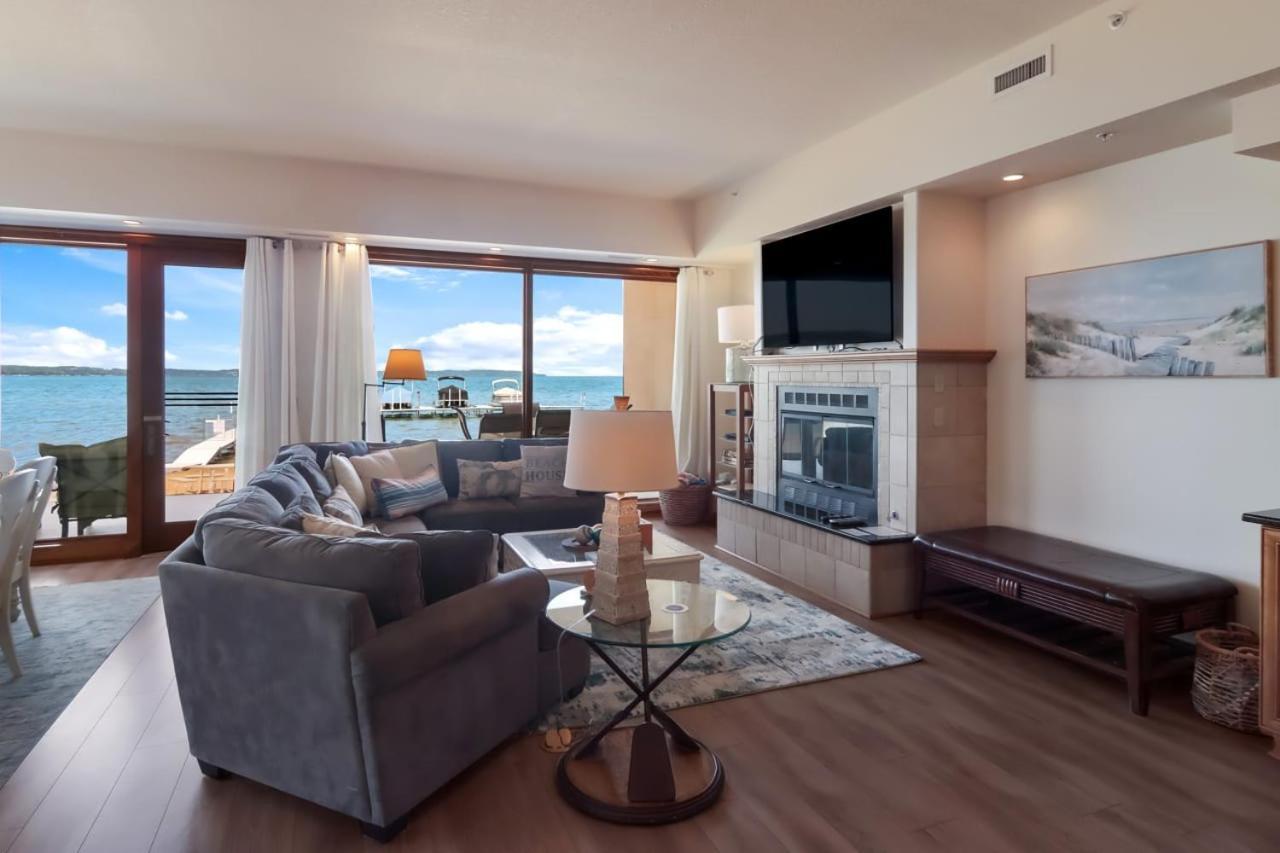 Sugar Beach Villa 1012 Luxury Waterfront Condo Traverse City Dış mekan fotoğraf