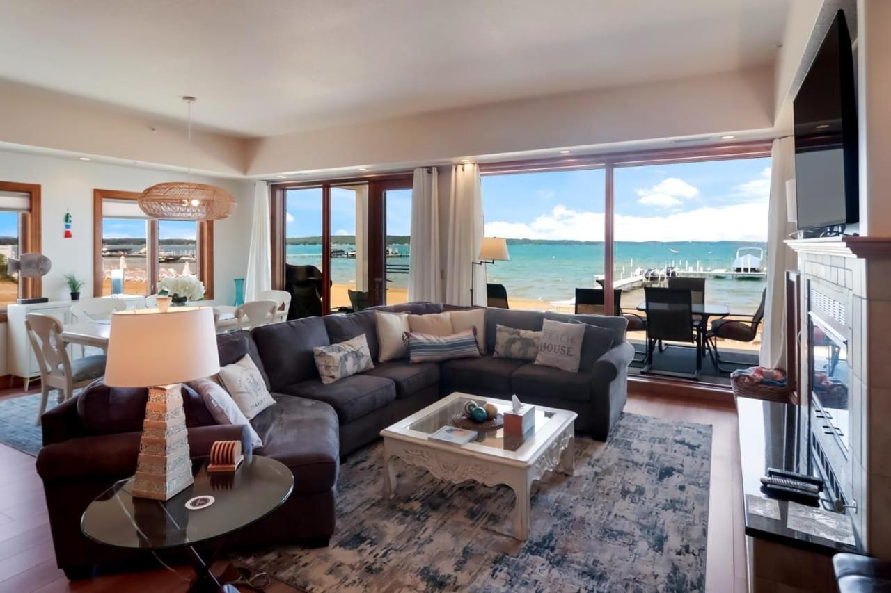 Sugar Beach Villa 1012 Luxury Waterfront Condo Traverse City Dış mekan fotoğraf