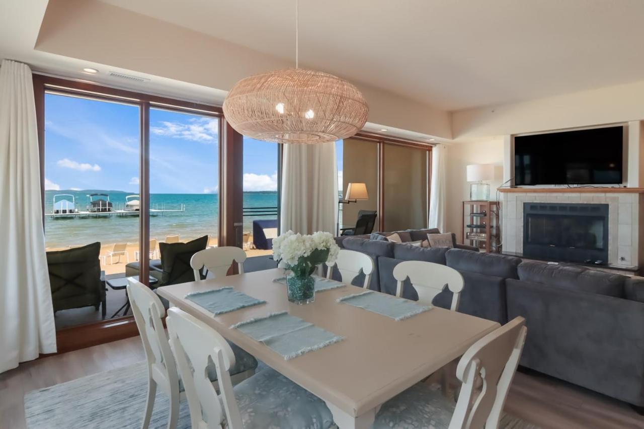 Sugar Beach Villa 1012 Luxury Waterfront Condo Traverse City Dış mekan fotoğraf