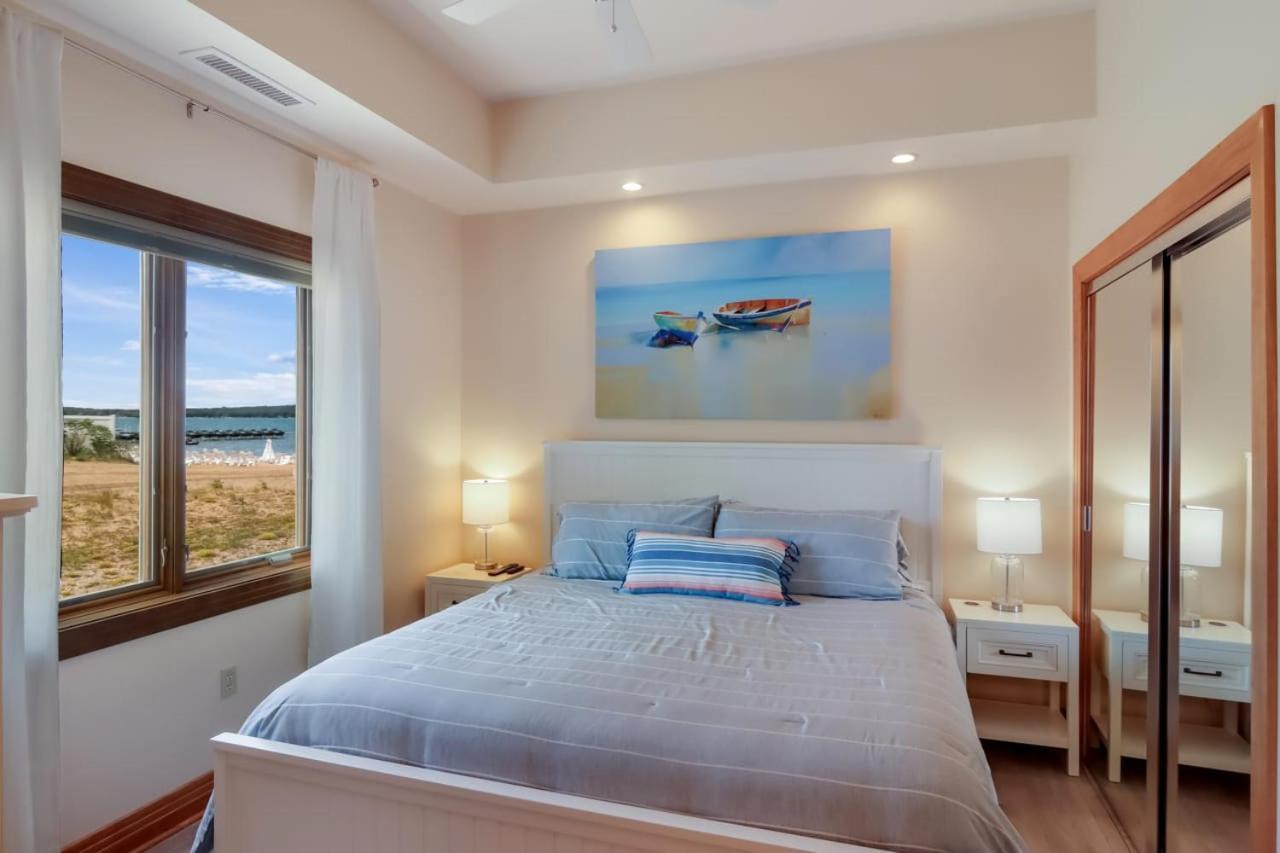 Sugar Beach Villa 1012 Luxury Waterfront Condo Traverse City Dış mekan fotoğraf