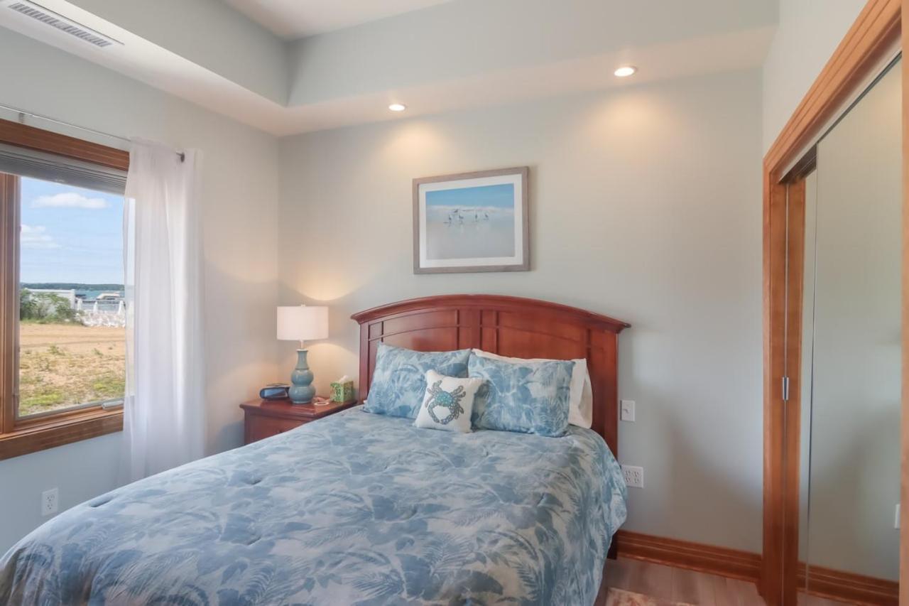 Sugar Beach Villa 1012 Luxury Waterfront Condo Traverse City Dış mekan fotoğraf