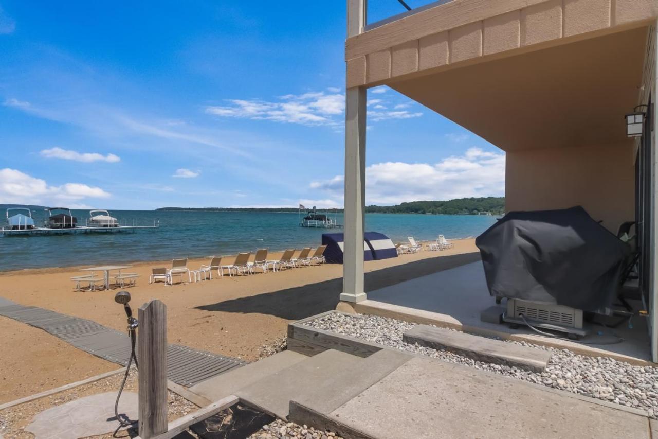 Sugar Beach Villa 1012 Luxury Waterfront Condo Traverse City Dış mekan fotoğraf