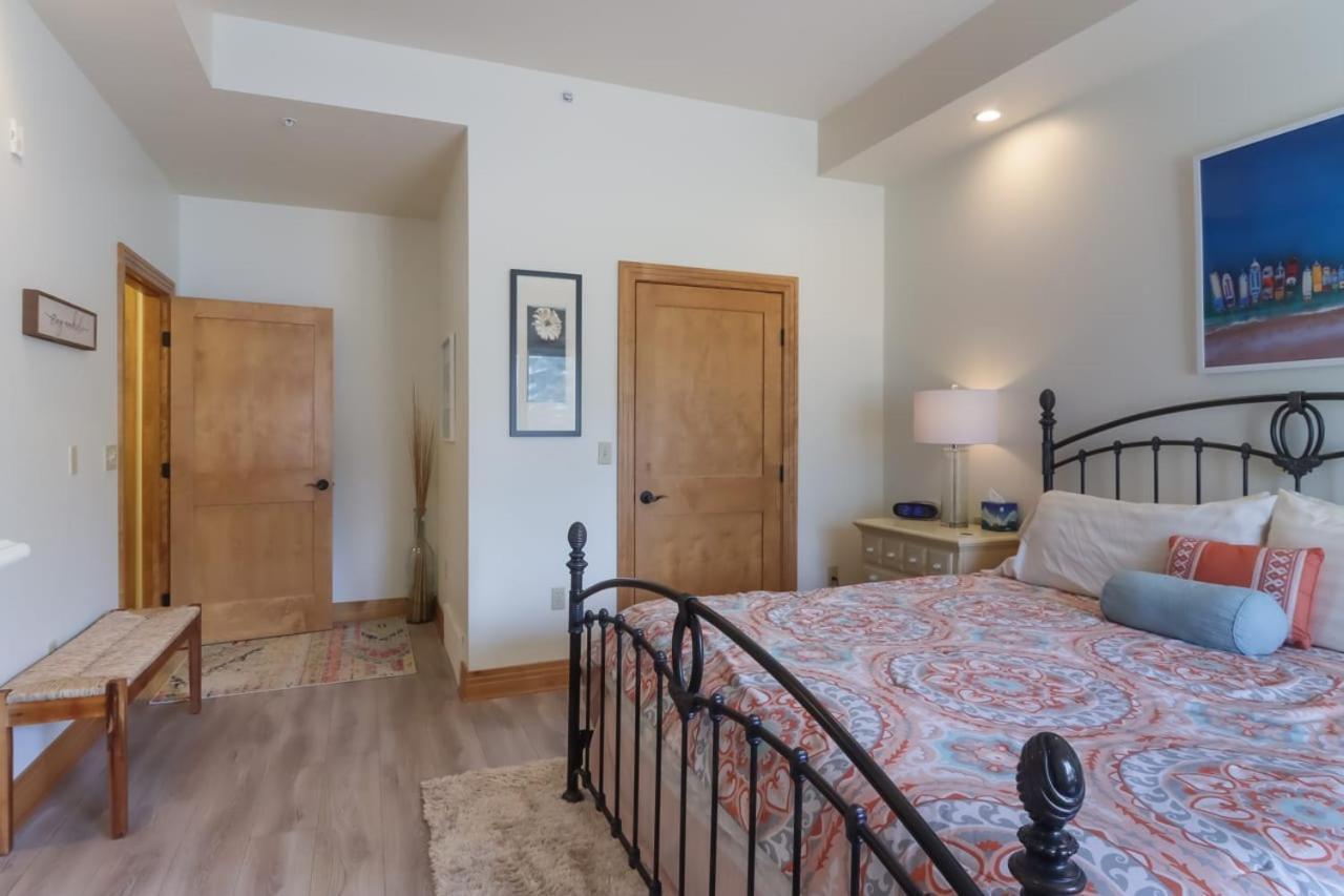 Sugar Beach Villa 1012 Luxury Waterfront Condo Traverse City Dış mekan fotoğraf